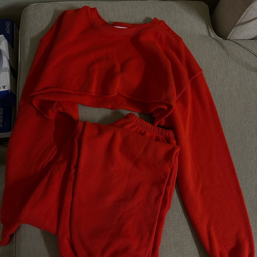 RED/ ORANGE SWEATSET

PERFECT CONDITION

OR BEST OFFER